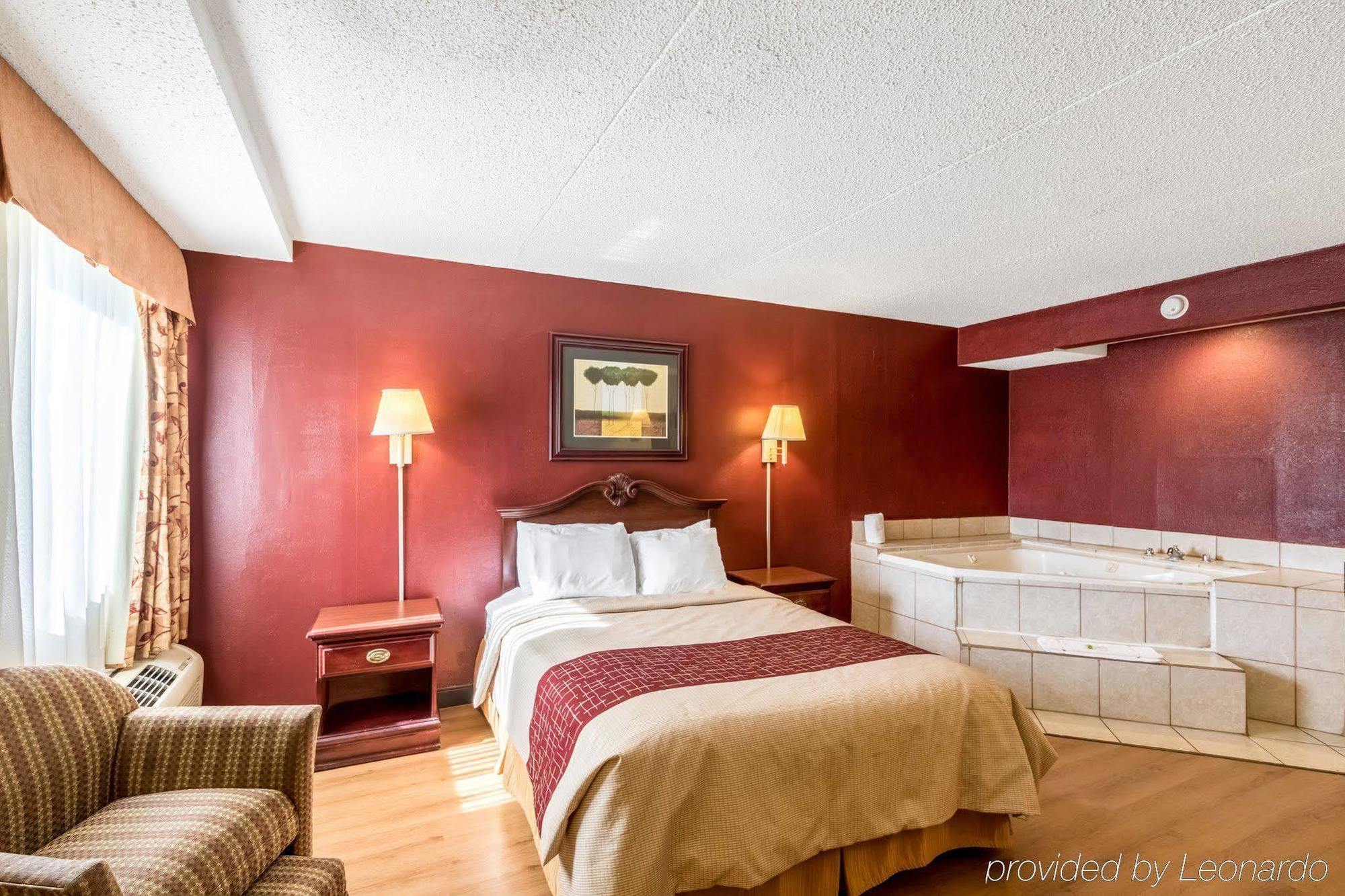 Red Roof Inn & Suites Terre Haute Zewnętrze zdjęcie
